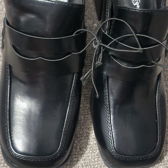 Seychelles Black Heeled Shoes with Glossy Finish 8 - Picture 4 of 4